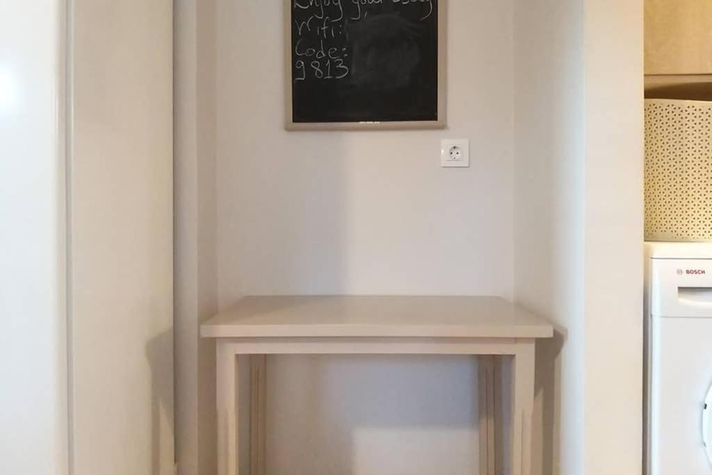 New, Bright, Cozy, Autonomous Apartment With Private Entrance And Garden, 42 M2, 5Min To The Beach And City Center カラマタ エクステリア 写真