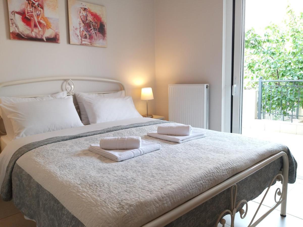 New, Bright, Cozy, Autonomous Apartment With Private Entrance And Garden, 42 M2, 5Min To The Beach And City Center カラマタ エクステリア 写真